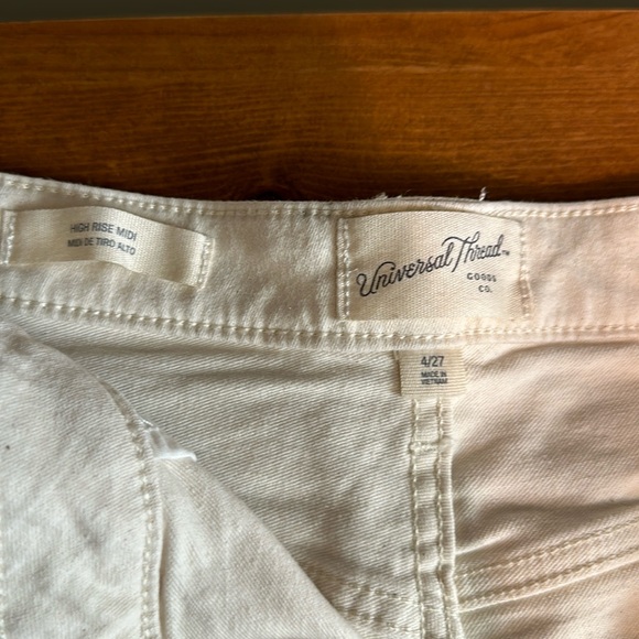 Universal Thread High Rise shorts - Picture 3 of 4